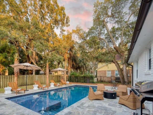 Isle of Palms Vacation Pool Homes Sleeps 22 Guests
