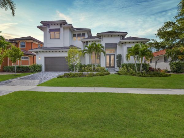 Luxurious Waterfront Retreat on Marco Island 5 Bedroom Home & Heated Pool