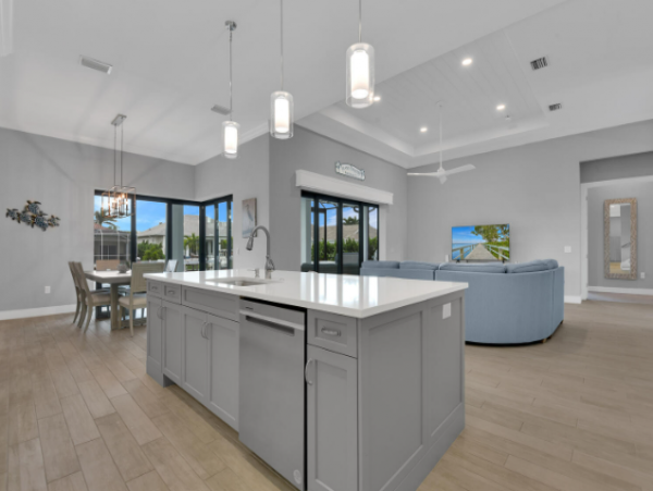 Luxurious Waterfront Retreat on Marco Island 5 Bedroom Home & Heated Pool