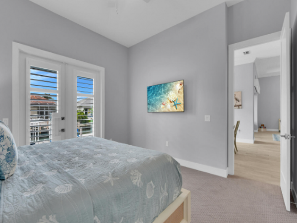 Luxurious Waterfront Retreat on Marco Island 5 Bedroom Home & Heated Pool