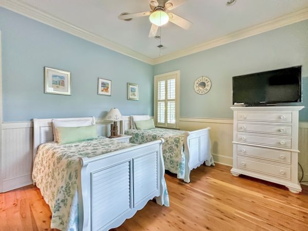 Isle of Palms Vacation Home Six Bedroom Walk to Beach