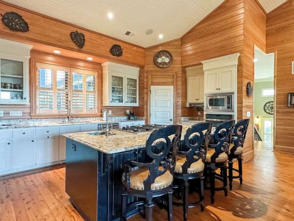 Isle of Palms Vacation Home Six Bedroom Walk to Beach