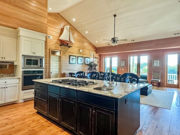 Isle of Palms Vacation Home Six Bedroom Walk to Beach