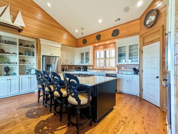 Isle of Palms Vacation Home Six Bedroom Walk to Beach