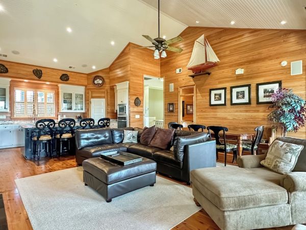Isle of Palms Vacation Home Six Bedroom Walk to Beach