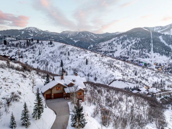 Luxury Vacation Home in Park City Sleeps 15 Guests