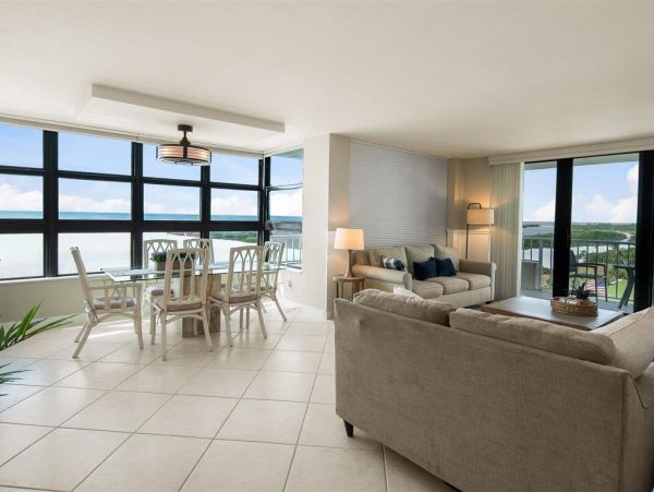 Lovely Condo with Full Ocean Views in Marco Island
