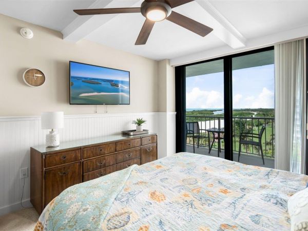 Lovely Condo with Full Ocean Views in Marco Island