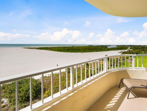 Lovely Condo with Full Ocean Views in Marco Island