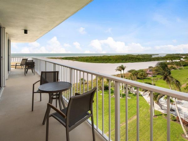 Lovely Condo with Full Ocean Views in Marco Island