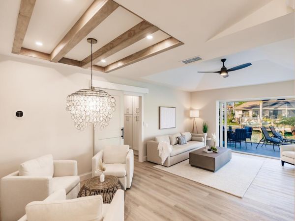 Marco Island Classy Waterfront Home Close to Beach & Shopping