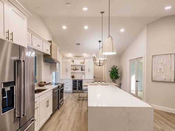 Marco Island Classy Waterfront Home Close to Beach & Shopping