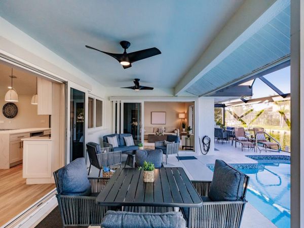 Marco Island Classy Waterfront Home Close to Beach & Shopping