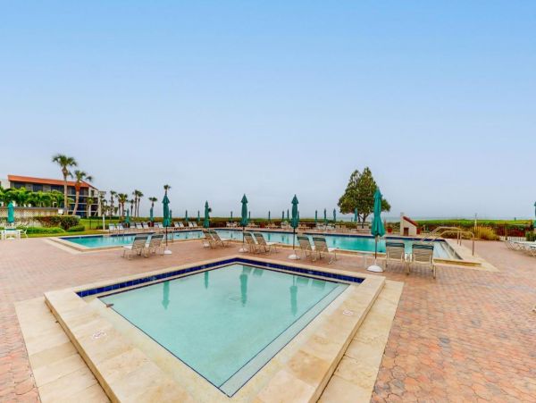 Charming Condo in Longboat Key Located on the Beach