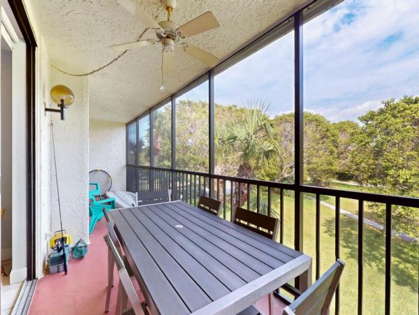 Charming Condo in Longboat Key Located on the Beach