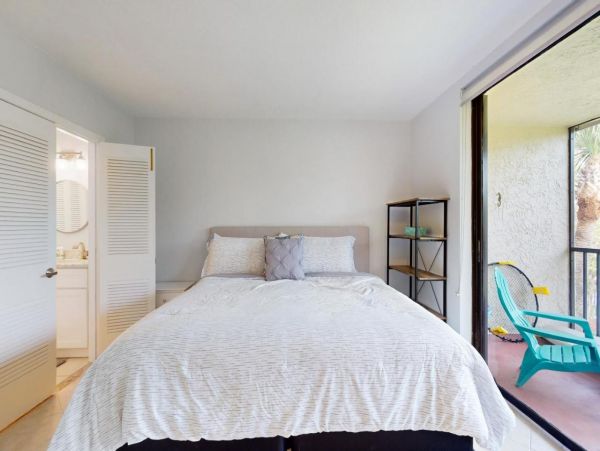 Charming Condo in Longboat Key Located on the Beach