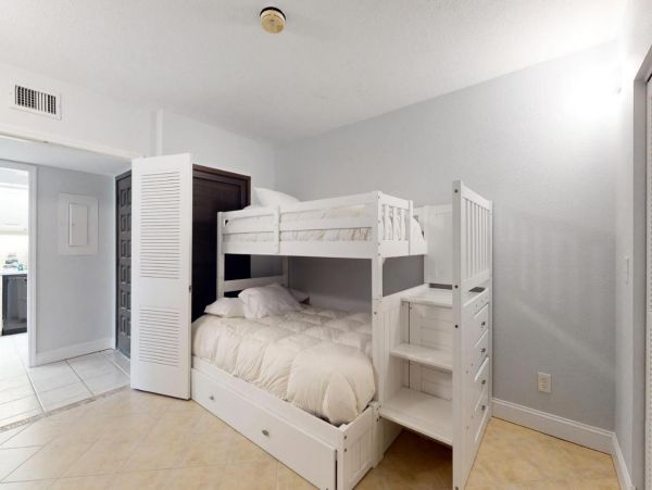 Charming Condo in Longboat Key Located on the Beach