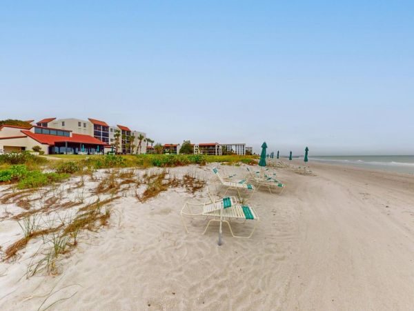 Charming Condo in Longboat Key Located on the Beach