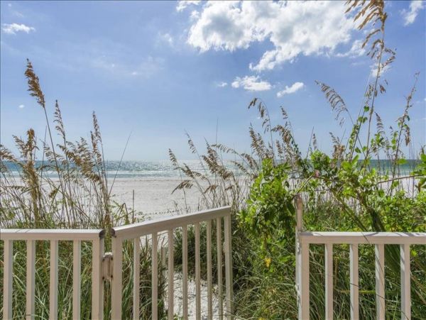 Beachfront 4BR/2.5BA Condo in Treasure Island Sleeps 10 Guests
