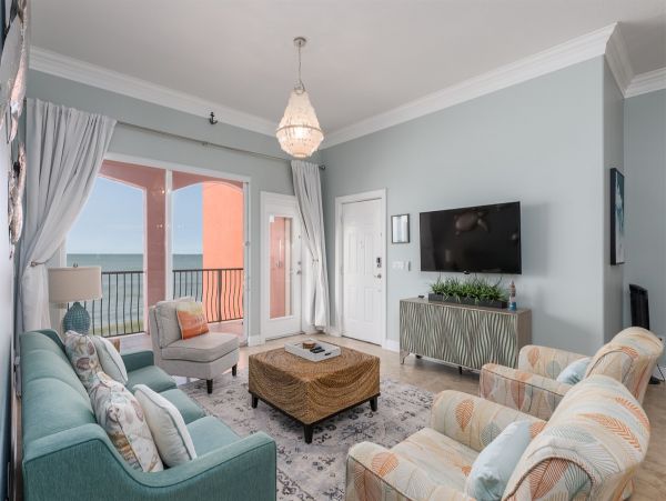 Beachfront 4BR/2.5BA Condo in Treasure Island Sleeps 10 Guests