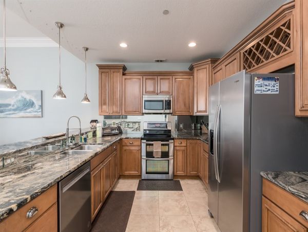 Beachfront 4BR/2.5BA Condo in Treasure Island Sleeps 10 Guests