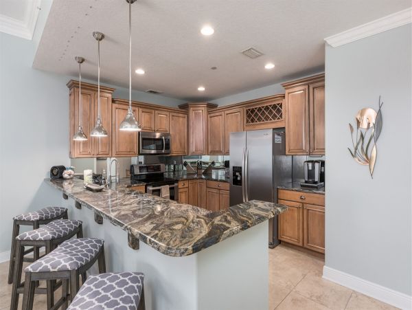 Beachfront 4BR/2.5BA Condo in Treasure Island Sleeps 10 Guests