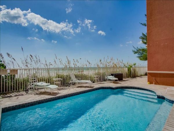 Beachfront 4BR/2.5BA Condo in Treasure Island Sleeps 10 Guests