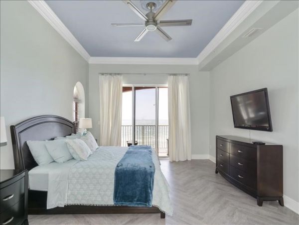 Beachfront 4BR/2.5BA Condo in Treasure Island Sleeps 10 Guests
