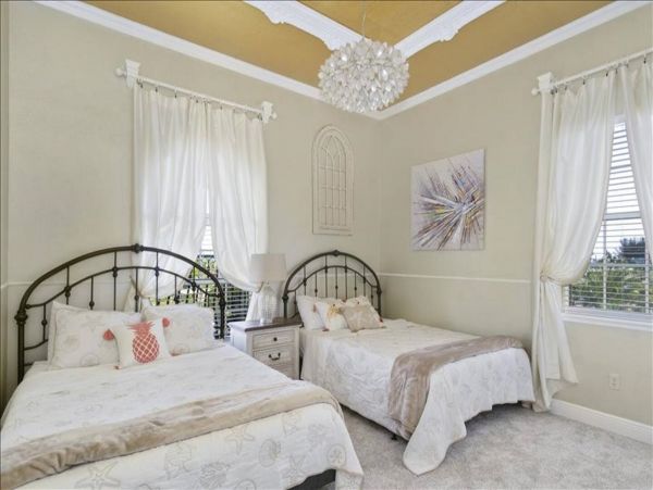 Beachfront 4BR/2.5BA Condo in Treasure Island Sleeps 10 Guests