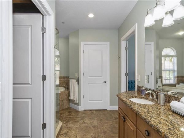 Beachfront 4BR/2.5BA Condo in Treasure Island Sleeps 10 Guests