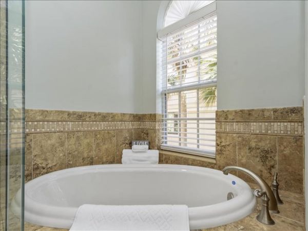 Beachfront 4BR/2.5BA Condo in Treasure Island Sleeps 10 Guests