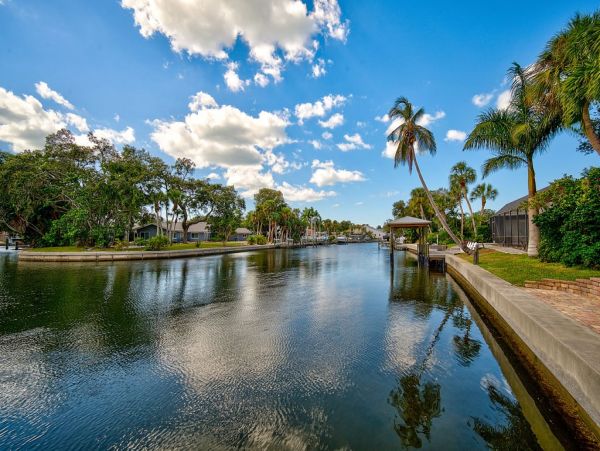 Lovely 3 Vacation Rental with Canal View in Siesta Key