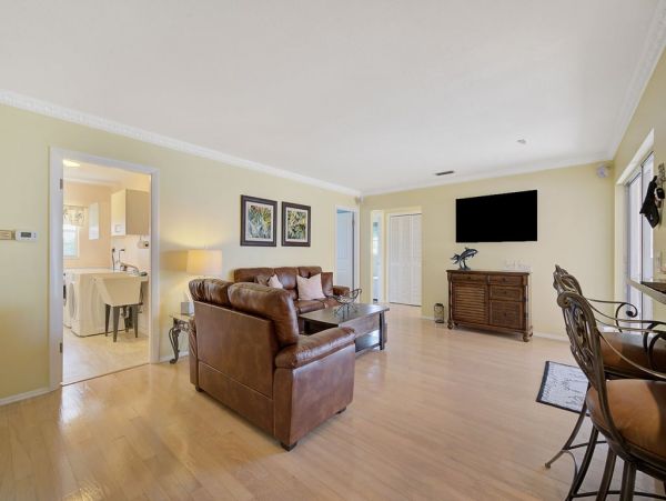 Lovely 3 Vacation Rental with Canal View in Siesta Key