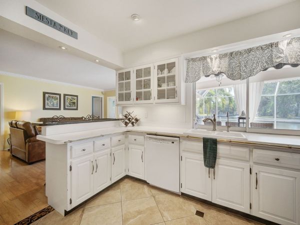 Lovely 3 Vacation Rental with Canal View in Siesta Key