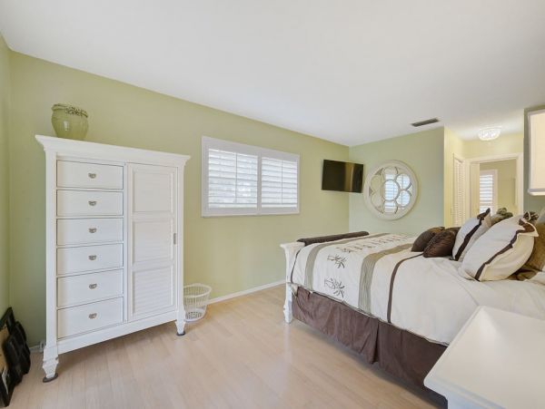 Lovely 3 Vacation Rental with Canal View in Siesta Key