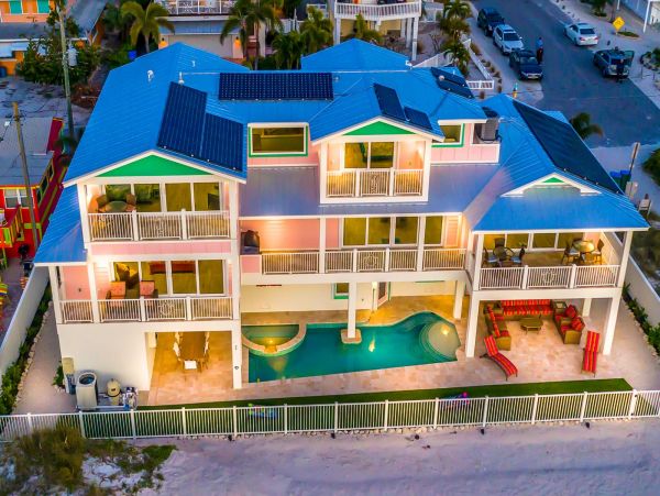 Gulf Front Upscale Four Bedroom Vacation Home in Holmes Beach
