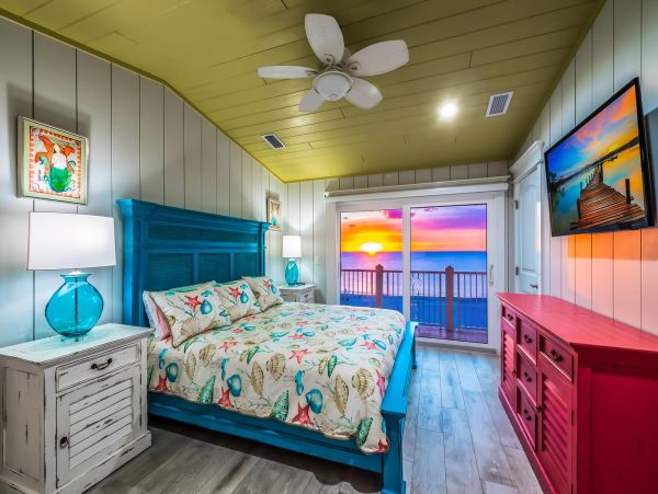 Gulf Front Upscale Four Bedroom Vacation Home in Holmes Beach