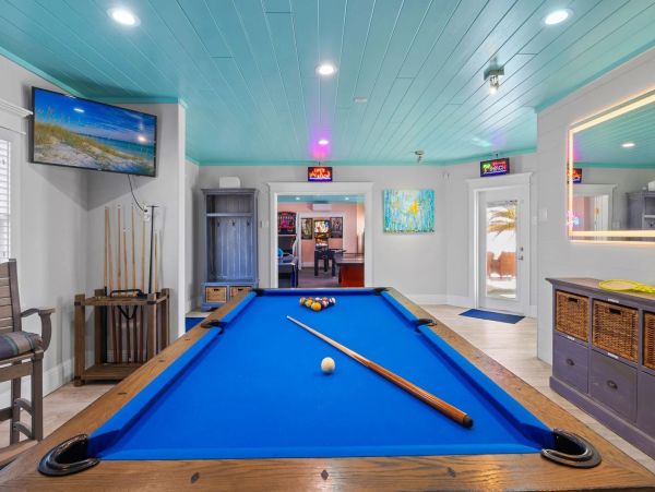 Gulf Front Upscale Four Bedroom Vacation Home in Holmes Beach