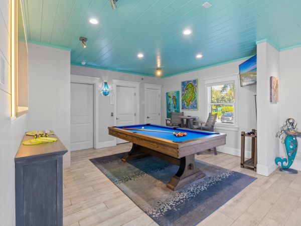 Gulf Front Upscale Four Bedroom Vacation Home in Holmes Beach
