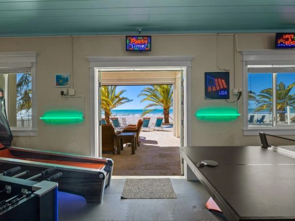 Gulf Front Upscale Four Bedroom Vacation Home in Holmes Beach