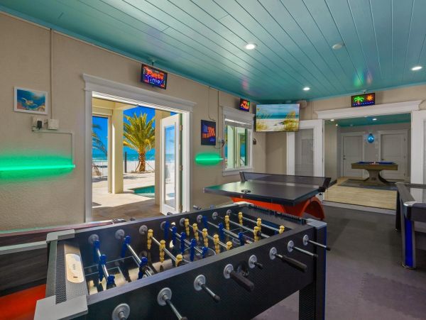 Gulf Front Upscale Four Bedroom Vacation Home in Holmes Beach