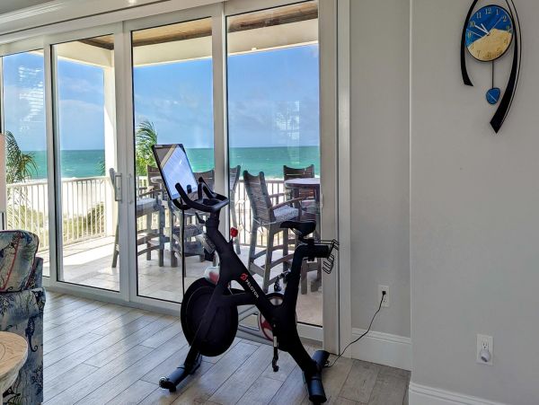 Gulf Front Upscale Four Bedroom Vacation Home in Holmes Beach