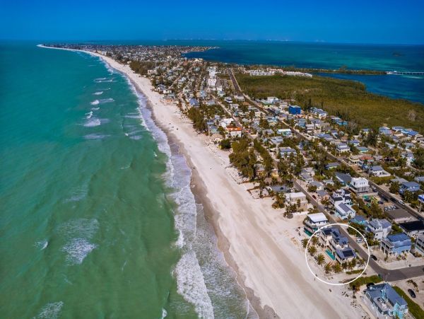Gulf Front Upscale Four Bedroom Vacation Home in Holmes Beach