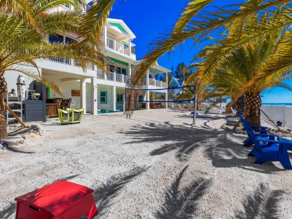 Gulf Front Upscale Four Bedroom Vacation Home in Holmes Beach