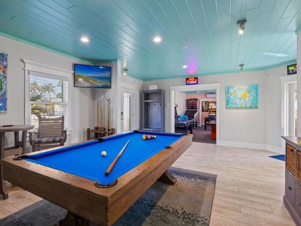 Gulf Front Upscale Four Bedroom Vacation Home in Holmes Beach