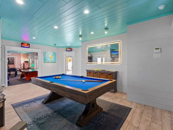 Gulf Front Upscale Four Bedroom Vacation Home in Holmes Beach