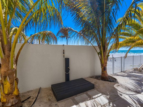 Gulf Front Upscale Four Bedroom Vacation Home in Holmes Beach