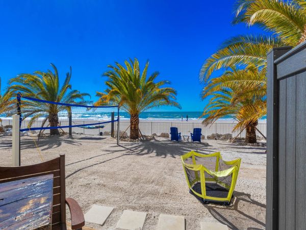 Gulf Front Upscale Four Bedroom Vacation Home in Holmes Beach
