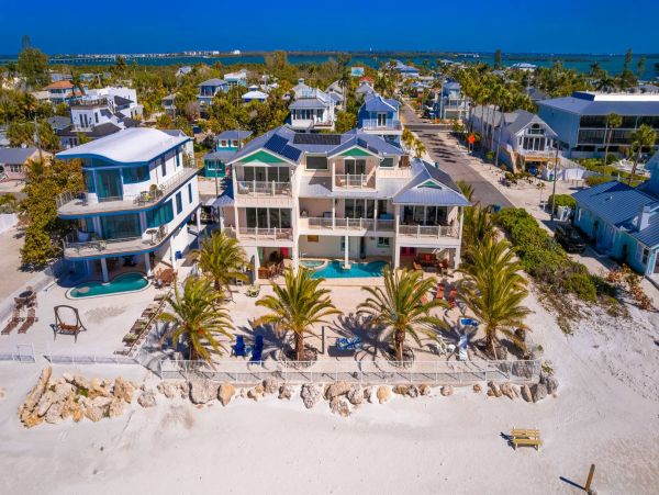 Gulf Front Upscale Four Bedroom Vacation Home in Holmes Beach