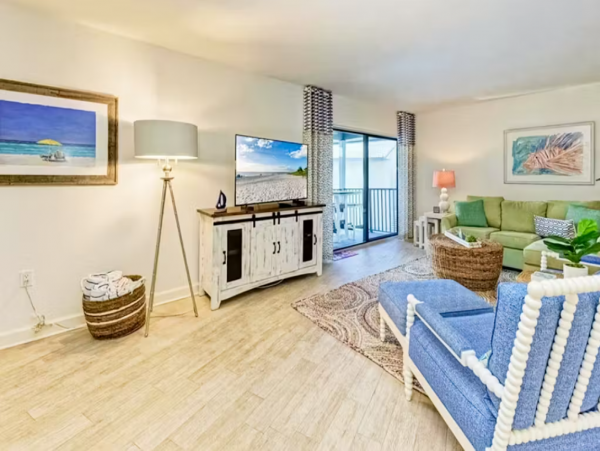 Holmes Beach Vacation Condo with Beach Access & Tennis Court